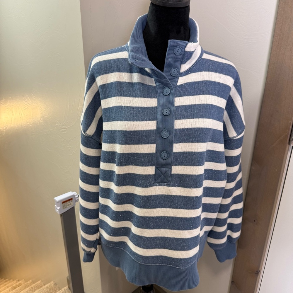 American Eagle Women’s Big Hug‎ Henley Sweatshirt Blue Breeze Stripe Coastal XS
